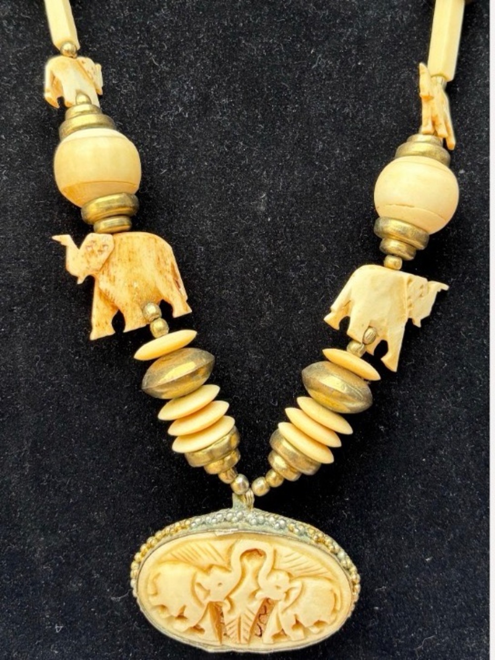 VTG 1970s Boho Carved Bovine Bone & Brass Elephant Pendant Necklace